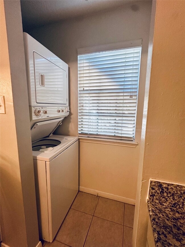 Building Photo - 2401 Sycamore Ave