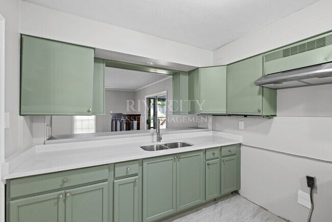 Building Photo - RENOVATED GEM IN PREMIUM IN 38118- SECTION 8 WELCOMED!!!!!!