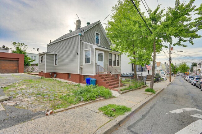 Building Photo - 301 Lembeck Ave