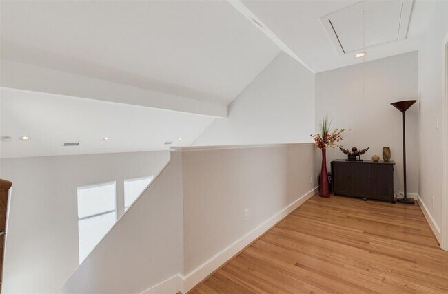 Building Photo - 4410 Koehler St