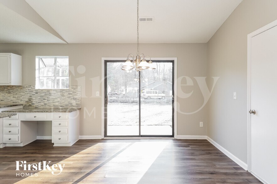 Building Photo - 5800 Old Meadow Rd