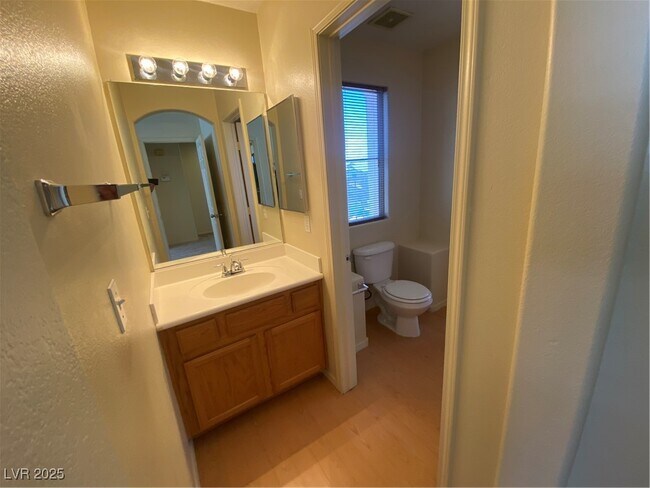 Building Photo - 3945 Bayamon St