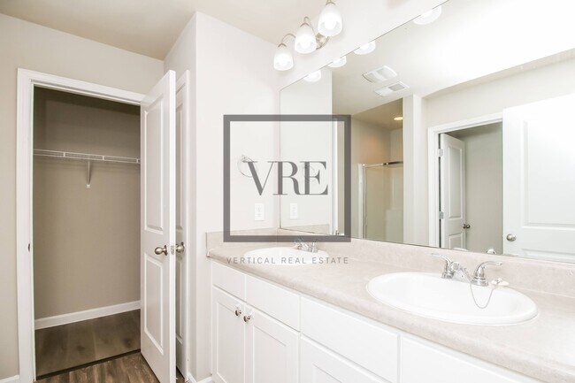 Building Photo - 133 Avonwood Cir