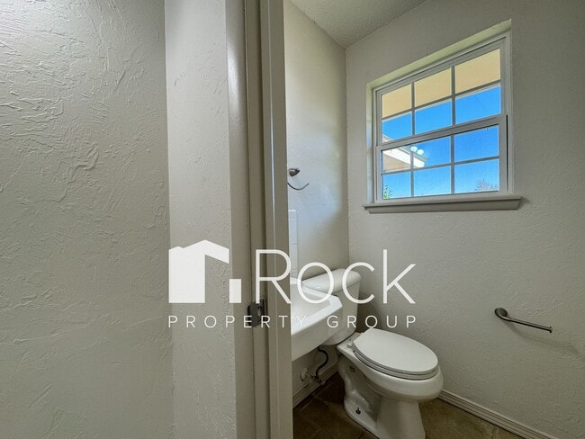 Building Photo - Beautifully Remodeled 3 Bed/1.5 Bath Home in Moore with 1-Car Garage