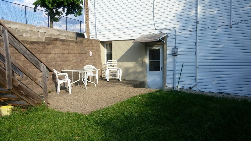 Building Photo - 27 Noster St