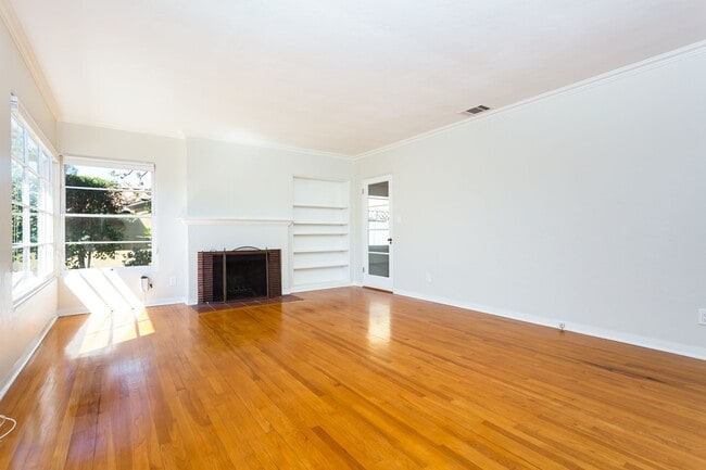 Building Photo - Single Story Craftsman in North Park