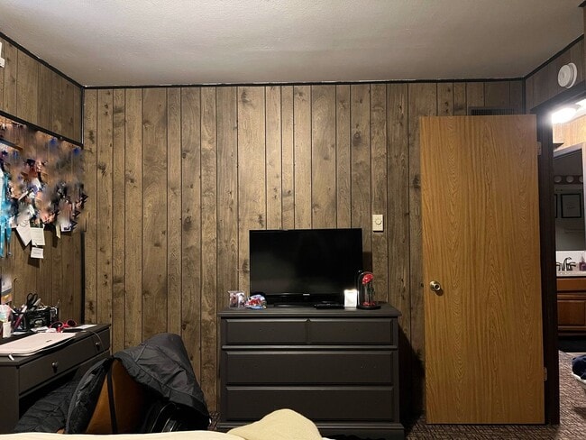 Building Photo - 7917-19 University