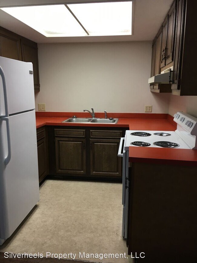 Building Photo - 807 Mitchell Ave