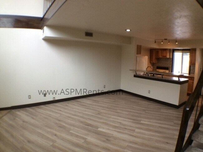 Building Photo - 1 bed, 1 bath, pool
