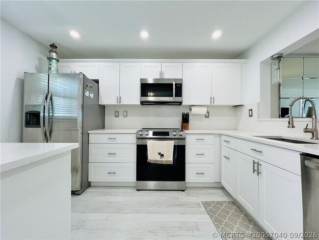 Building Photo - 9400 S Ocean Dr