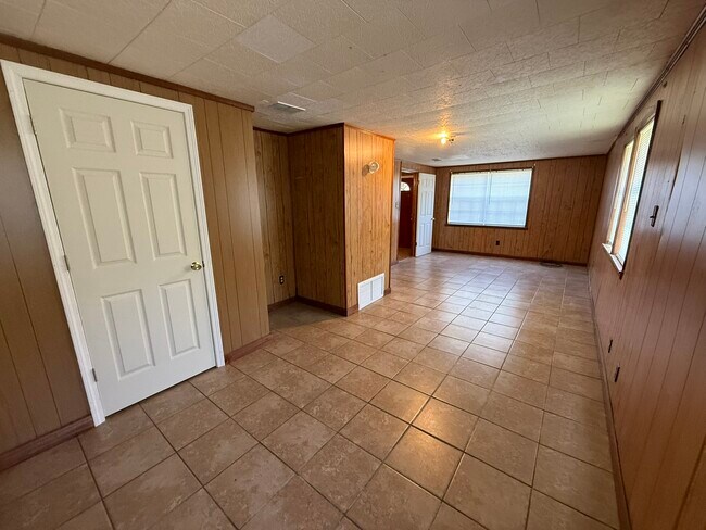 Building Photo - 4848 Saphire Ave