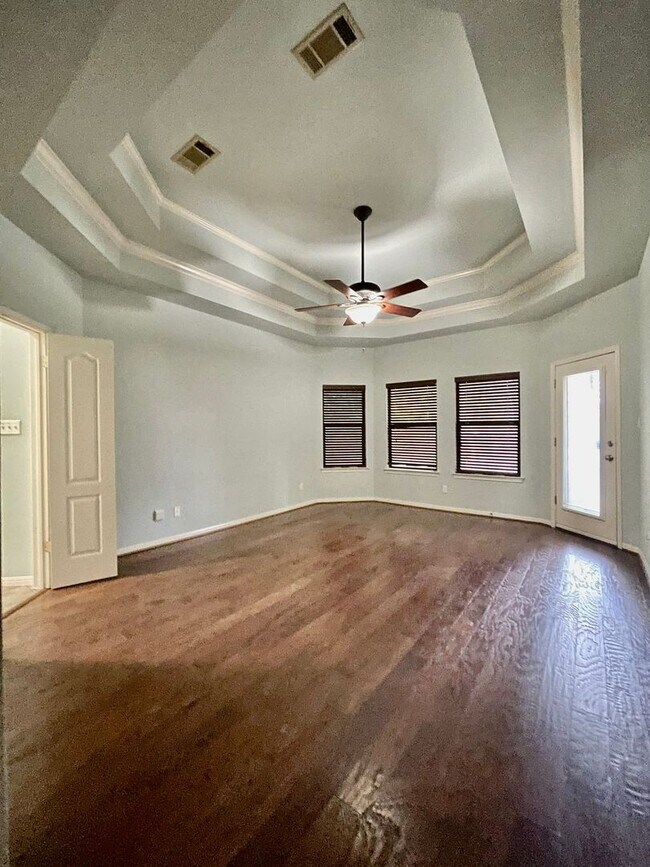 Building Photo - Elegant, Spacious Home Backing Up To Greenspace