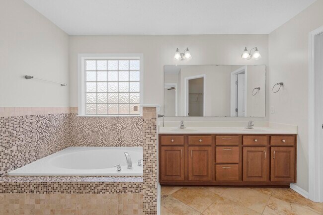 Building Photo - 331 Rose Bud Ln