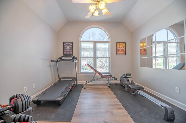 Building Photo - Spacious home situated on a fantastic cul-...