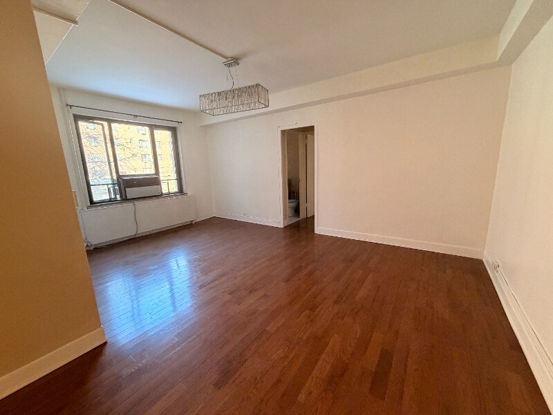 Building Photo - 1530 Metropolitan Ave