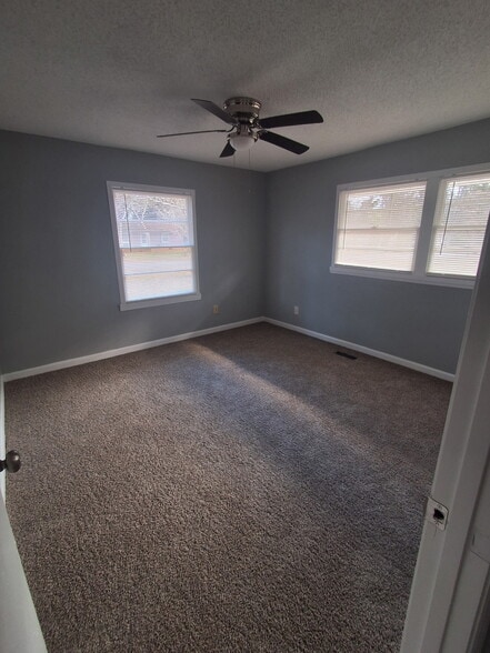 Building Photo - 2541 Huntington Dr