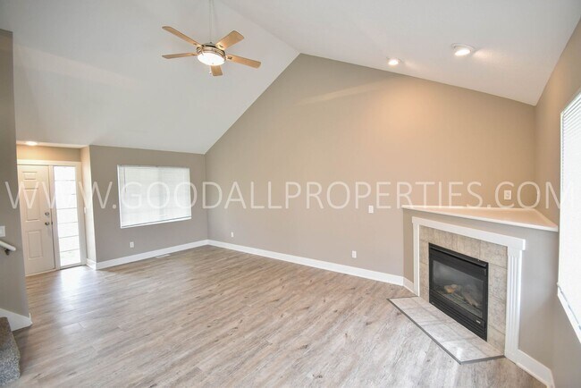 Building Photo - 3 BDRM 2.5 Bath finished basement fenced backyard in Ankeny