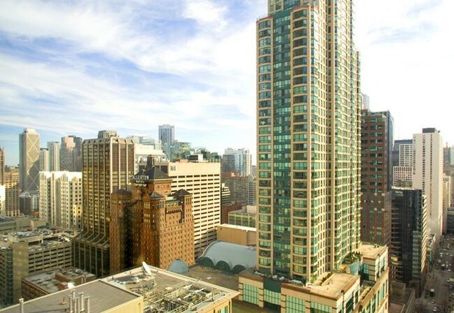 Building Photo - 740 N Rush St