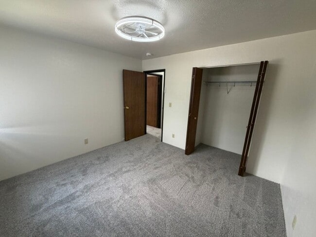 Building Photo - 2211 Spansail Dr