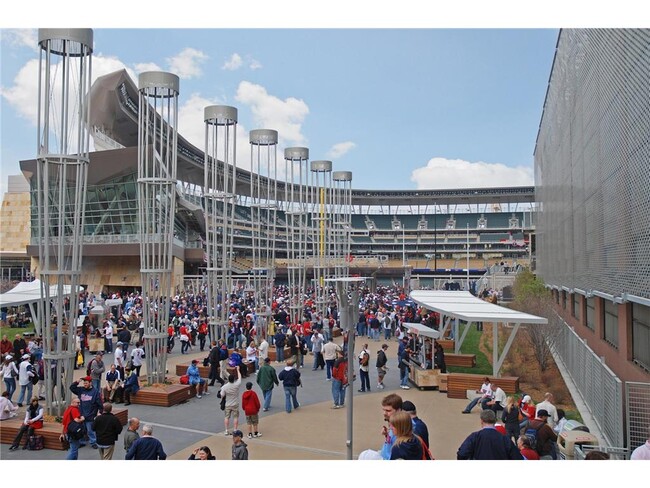 Building Photo - 660 N 2nd St