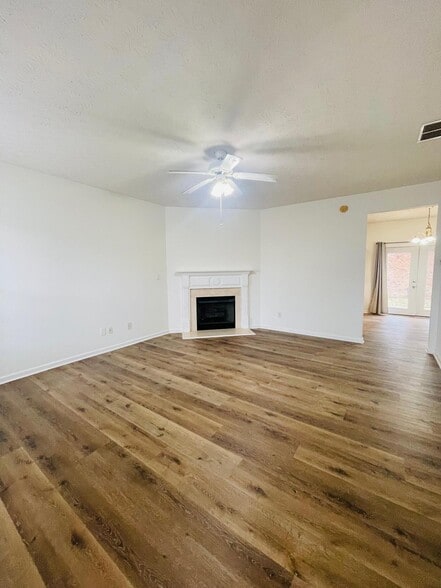 Building Photo - 3709 Hutchinson Trace Dr