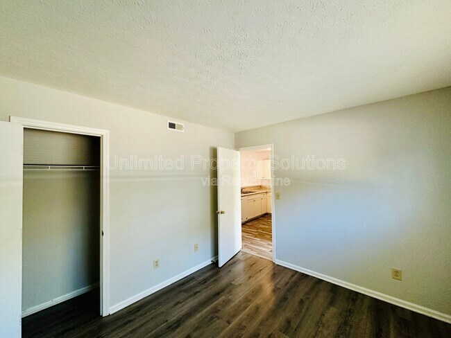 Building Photo - 215 Sunn Aire Ct