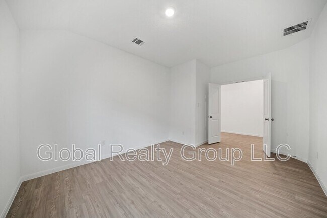 Building Photo - 9105 Navarro Vis