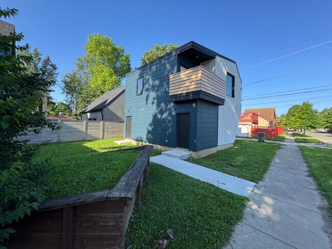 Building Photo - Vaulted Ceilings & Hardwood Floors in This Charming Indianapolis L