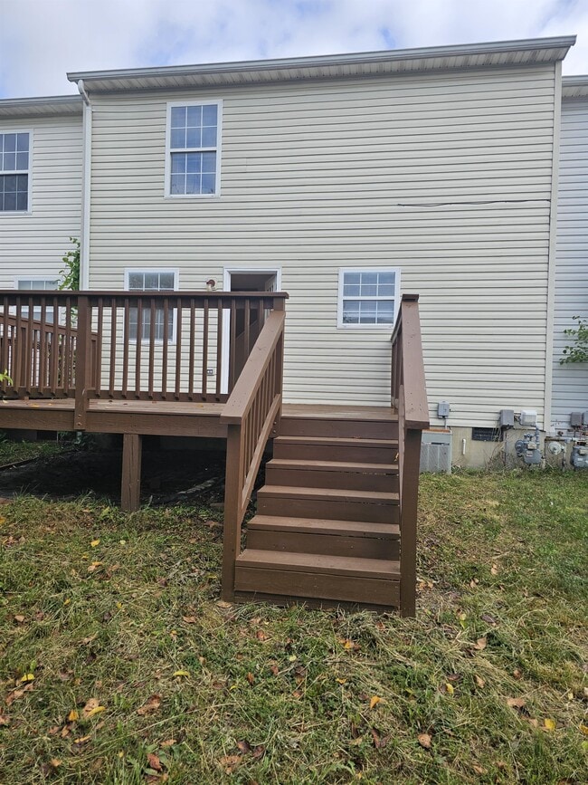 Building Photo - 304 Emily Ln