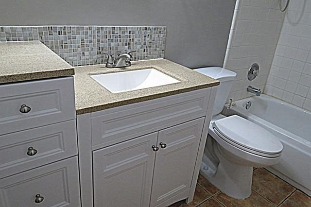 Building Photo - Beautiful 2 bed/ 2 bath townhome Located Off of Mission Road!