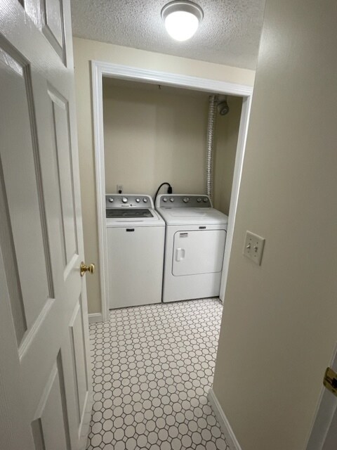 Full Bath with Laundry - 31 Devereux St