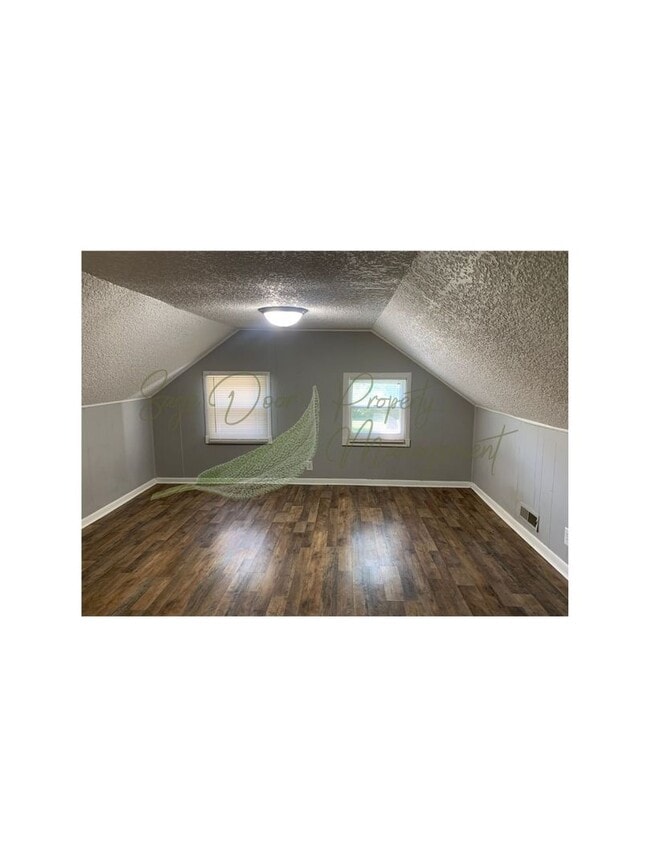 Building Photo - 1 FREE MONTH OF RENT!!!