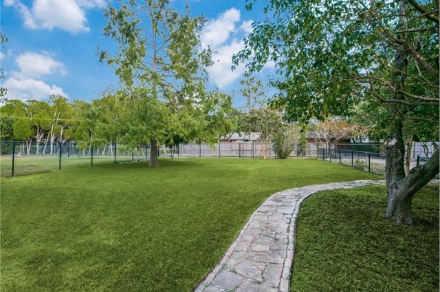 Building Photo - 9210 San Fernando Way