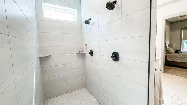 Building Photo - 1633 E Hatton St