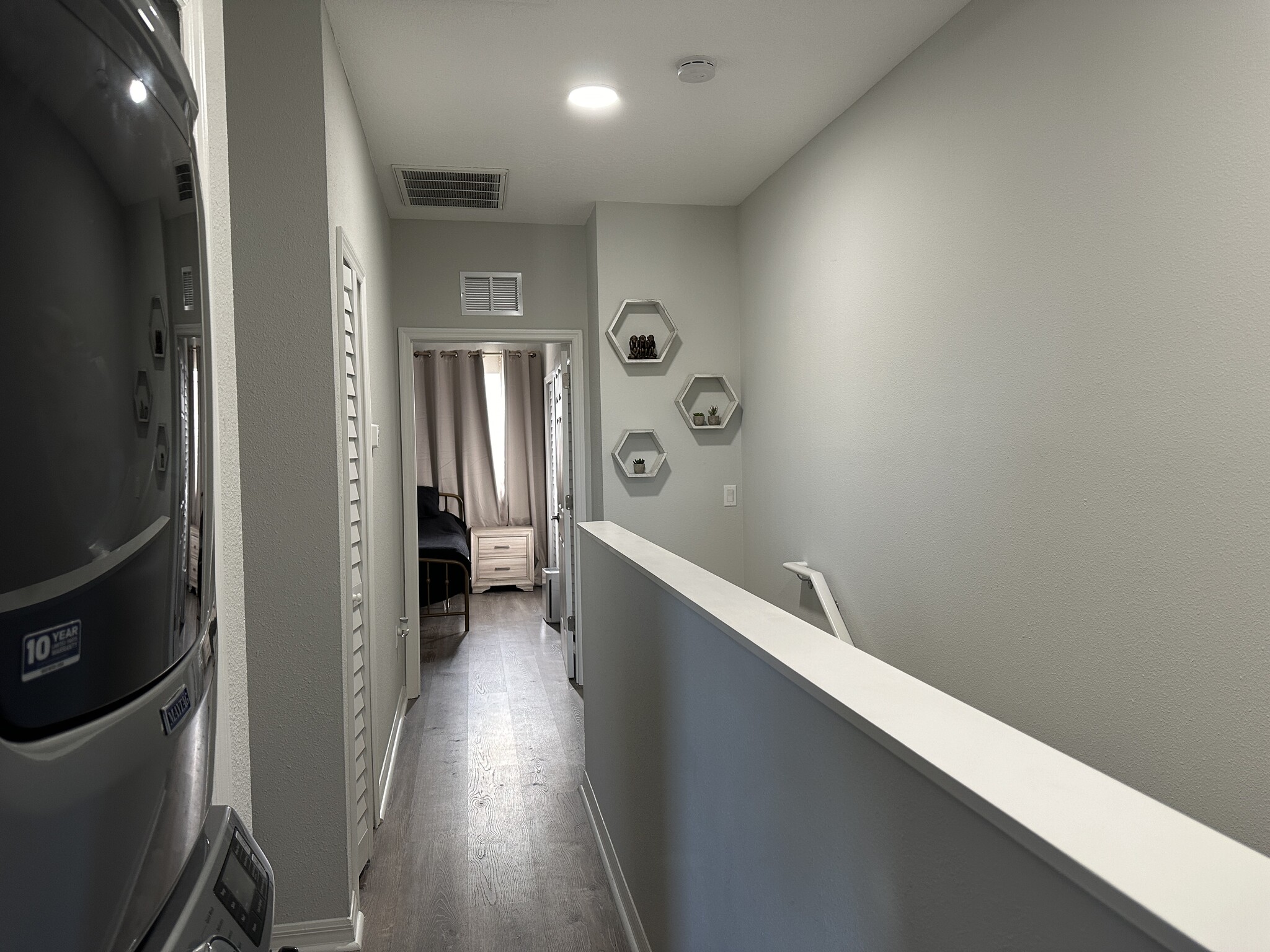 Building Photo - 4350 Tyler Cir N