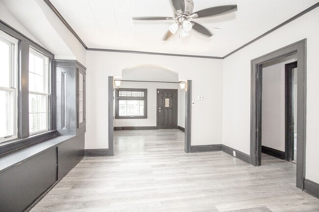 Primary Photo - 4 BED 1 BATH BEAUTIFUL SINGLE FAMILY HOME ...