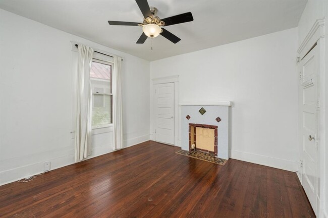 Building Photo - 304 W 35th St