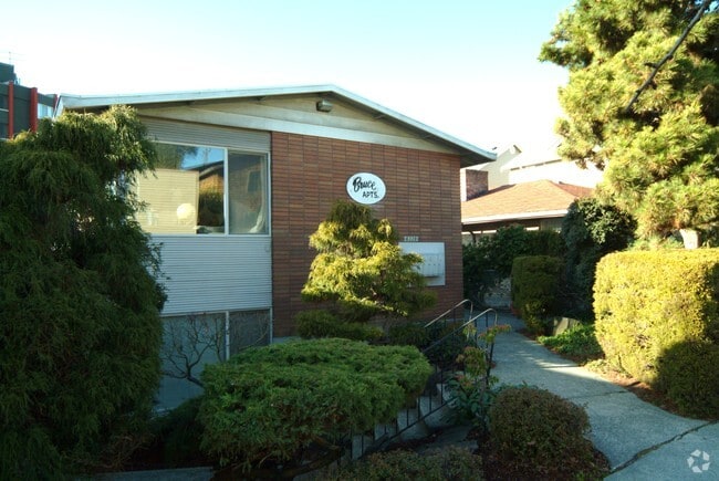 Primary Photo - Bruce Apartments