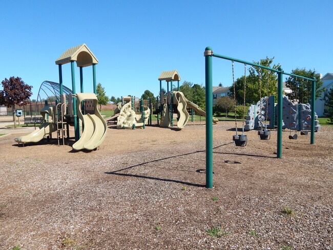 Building Photo - 2413 Silverstone Dr