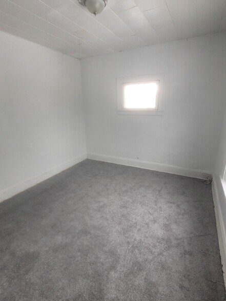 Building Photo - 718 E 124th St