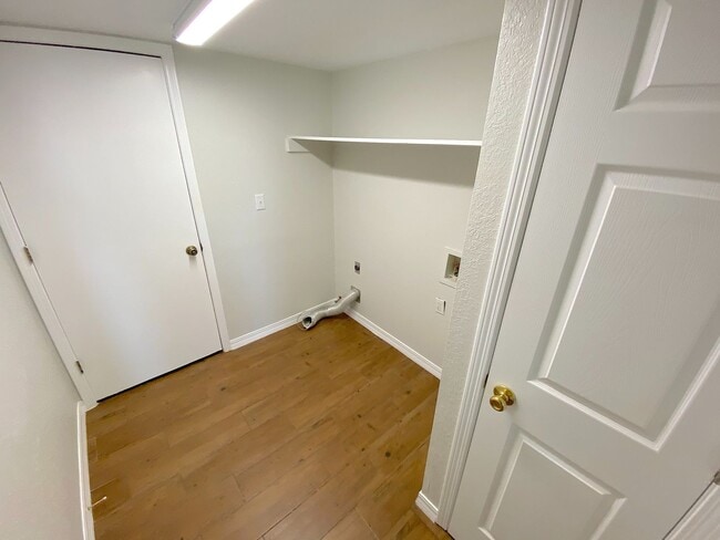 Building Photo - Beautiful North Hills Refrig A/C Home with Pool!