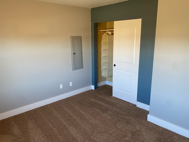 Building Photo - 451 Skylark St SW