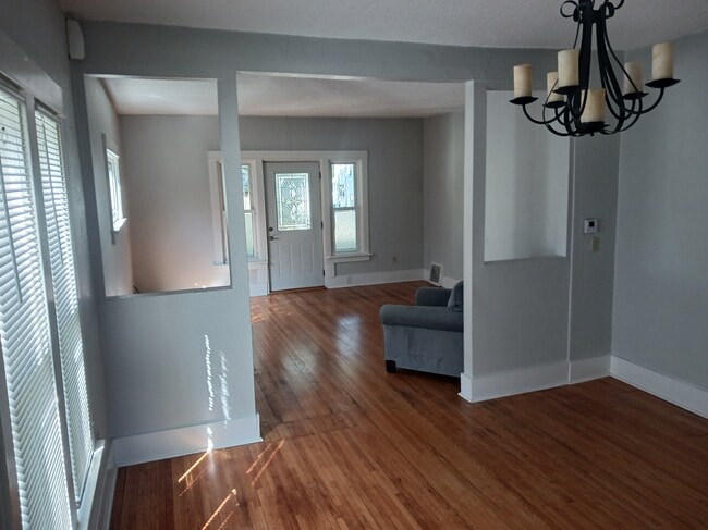 Building Photo - 1144 W Center St