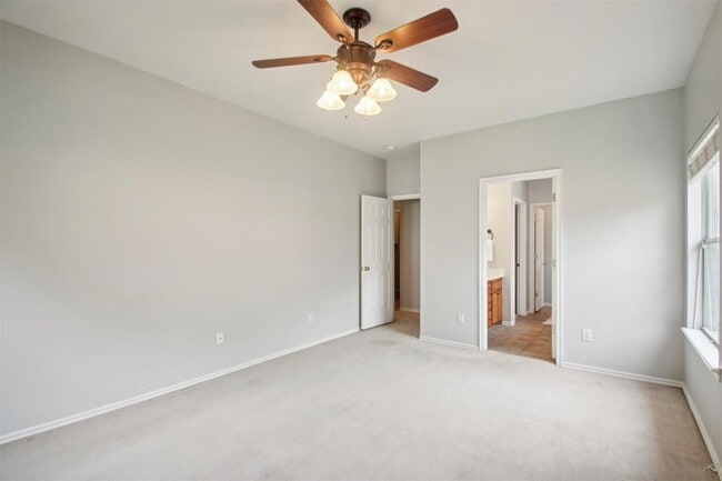 Building Photo - 613 Vickery Ave