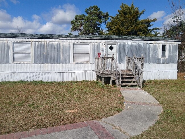 Building Photo - 1705 Woodlawn Ct