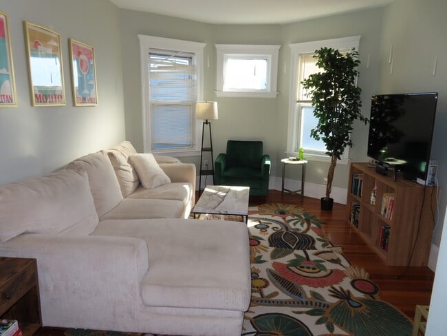 Building Photo - 247 Boston St