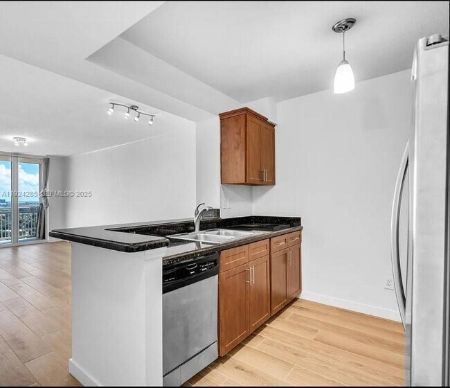 Building Photo - 2665 SW 37th Ave