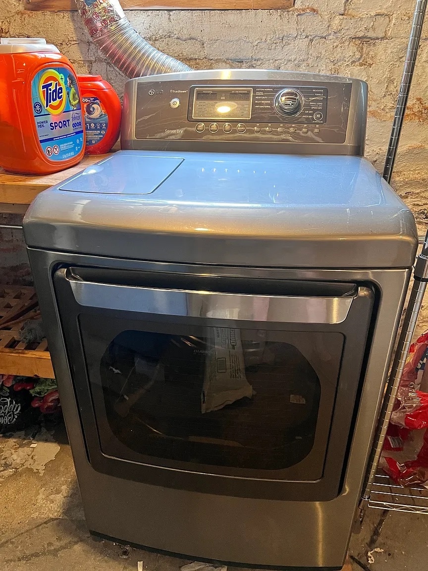 laundry in private basement - 5A Evergreen Ave