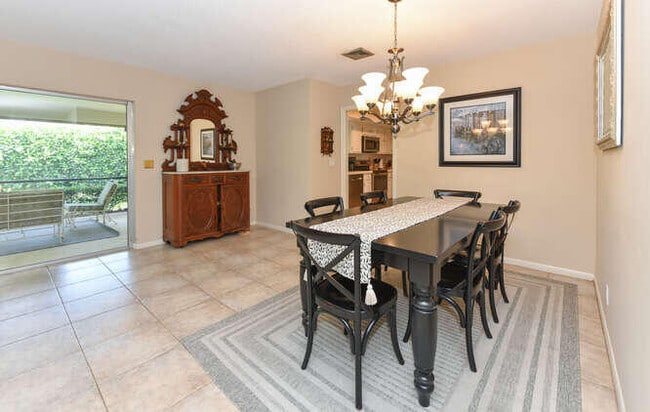 Building Photo - 493 Forestview Dr