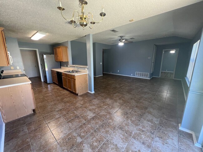 Building Photo - 1004 Wintercreek Dr